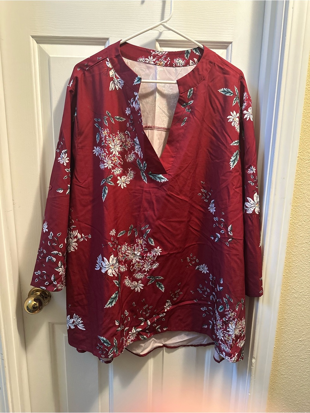 Women’s Red Floral V-Neck Tunic Top